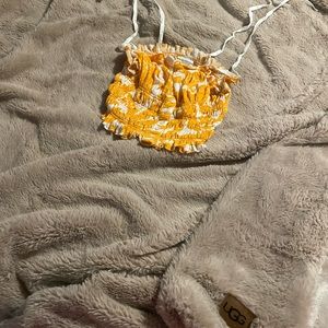 URBAN OUTFITTERS CROP TOP